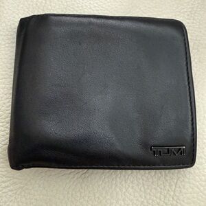 Tumi Delta Global Removable Passcase ID Wallet